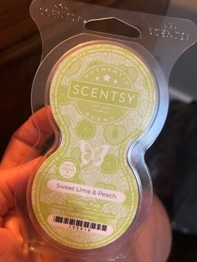 Scentsy Sweet Lime & Peach Wax Pods - Light Green
